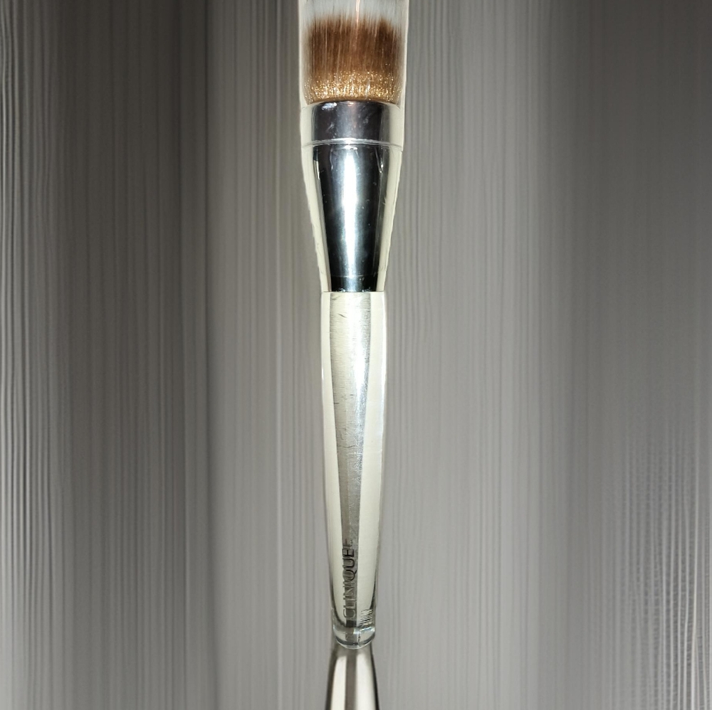 NEW Clinique Foundation Buff Brush
